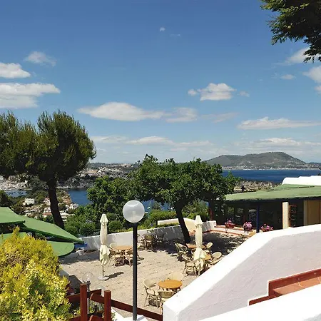 Cala Moresca باكولي